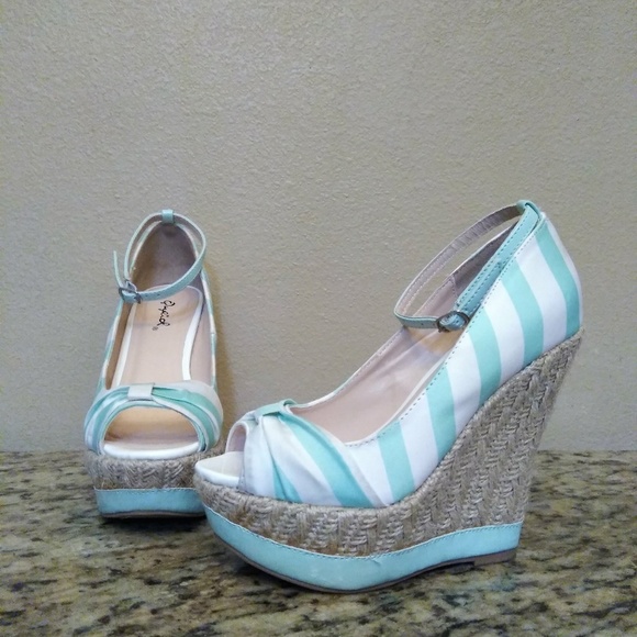 Beautiful Spring Wedges - Picture 4 of 4